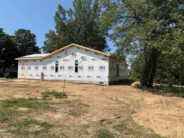 a view of a house with a yard