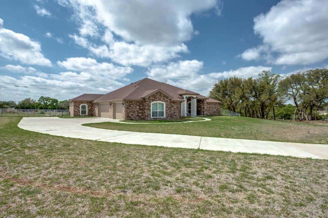 106 County Road 4772, Kempner, TX 76539 Compass