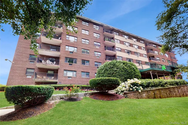 $160,000 | 100 Diplomat Drive, Unit 7A, Mount Kisco, NY 10549