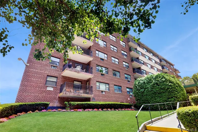 $160,000 | 100 Diplomat Drive, Unit 7A, Mount Kisco, NY 10549