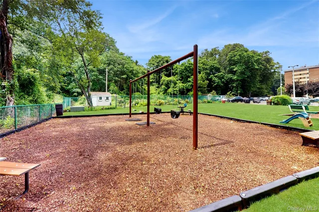 $160,000 | 100 Diplomat Drive, Unit 7A, Mount Kisco, NY 10549