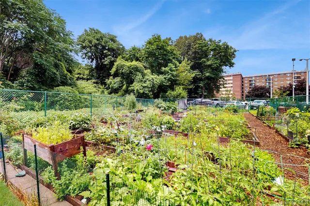 $160,000 | 100 Diplomat Drive, Unit 7A, Mount Kisco, NY 10549