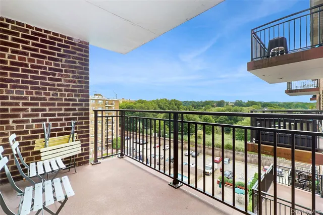 $160,000 | 100 Diplomat Drive, Unit 7A, Mount Kisco, NY 10549