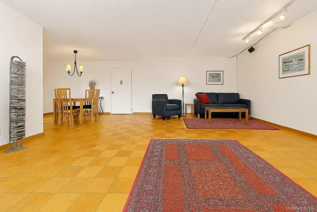 $160,000 | 100 Diplomat Drive, Unit 7A, Mount Kisco, NY 10549