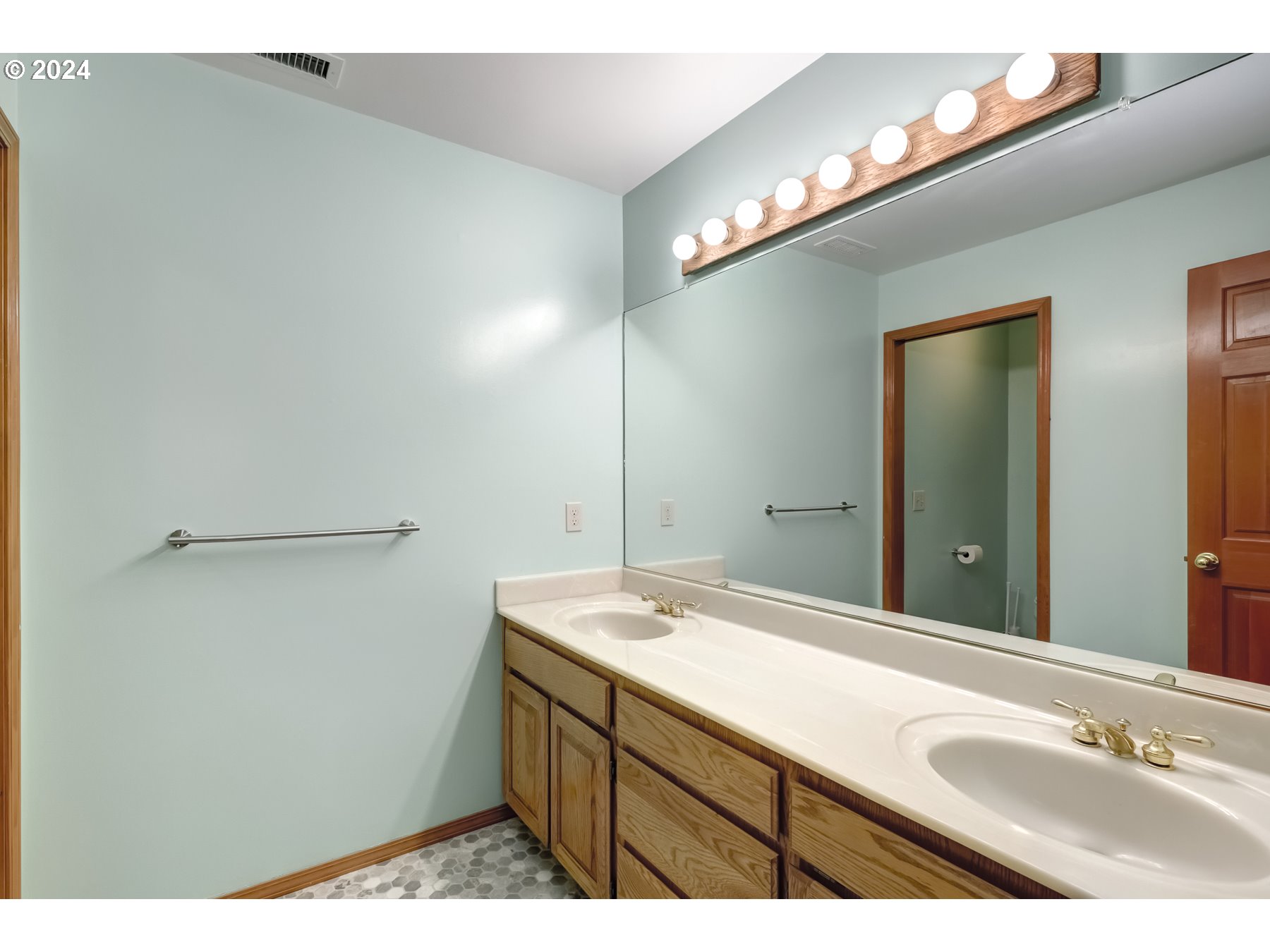 33495 Southwest Riedweg Road Cornelius, OR 97113 - Photo 35 of 48 a bathroom with a sink and a mirror