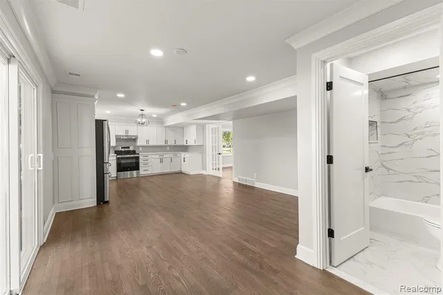 $399,900 | 3158 Lafayette Drive, Trenton, MI 48183