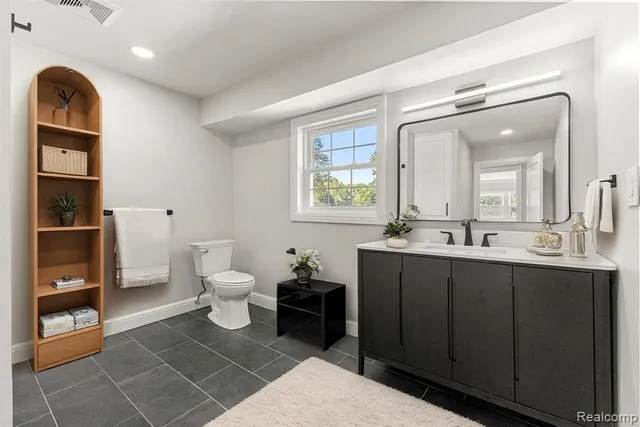 $399,900 | 3158 Lafayette Drive, Trenton, MI 48183