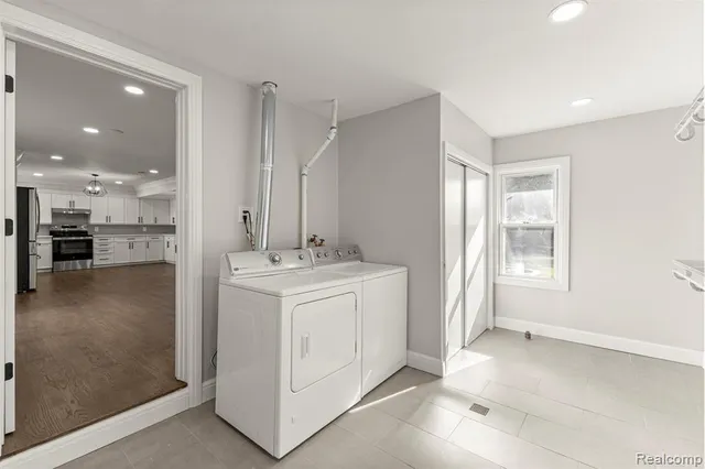 $399,900 | 3158 Lafayette Drive, Trenton, MI 48183