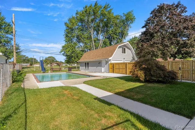 $399,900 | 3158 Lafayette Drive, Trenton, MI 48183