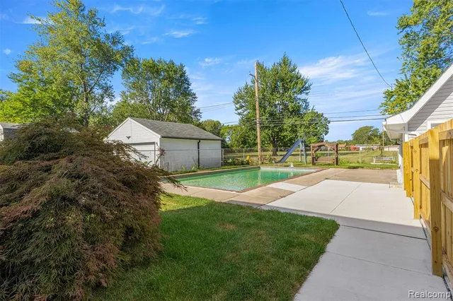 $399,900 | 3158 Lafayette Drive, Trenton, MI 48183