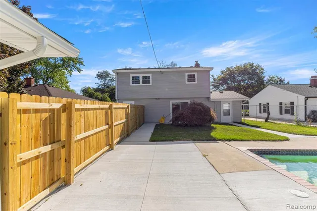 $399,900 | 3158 Lafayette Drive, Trenton, MI 48183