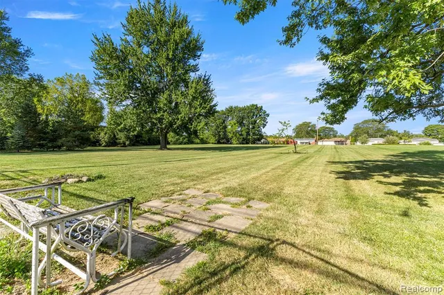 $399,900 | 3158 Lafayette Drive, Trenton, MI 48183