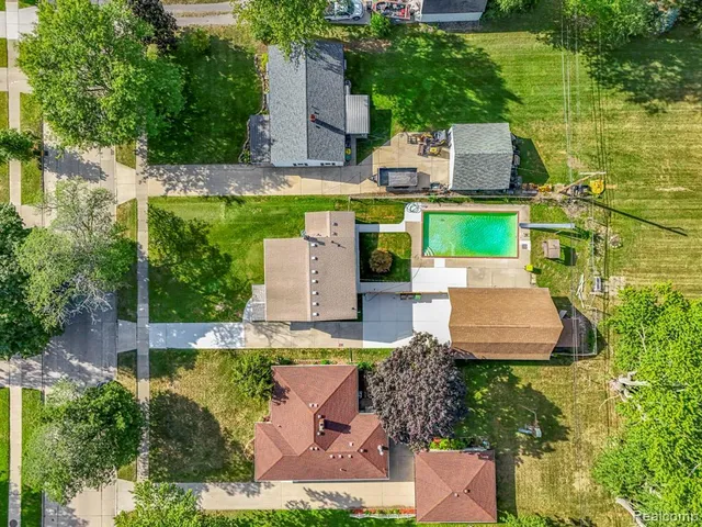 $399,900 | 3158 Lafayette Drive, Trenton, MI 48183