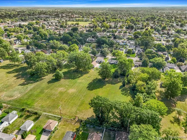 $399,900 | 3158 Lafayette Drive, Trenton, MI 48183