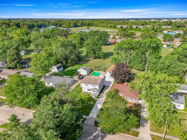 $399,900 | 3158 Lafayette Drive, Trenton, MI 48183