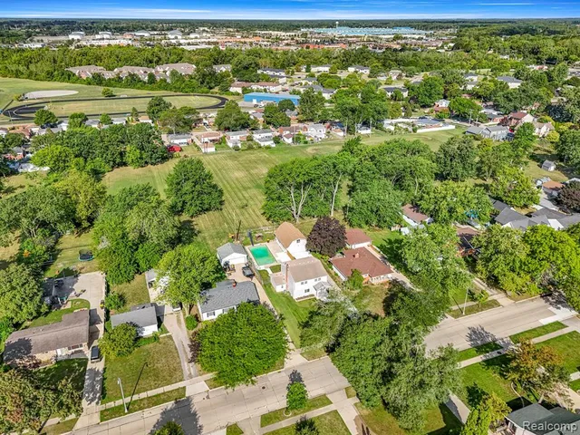 $399,900 | 3158 Lafayette Drive, Trenton, MI 48183