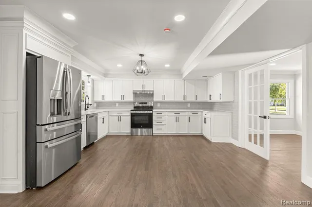 $399,900 | 3158 Lafayette Drive, Trenton, MI 48183