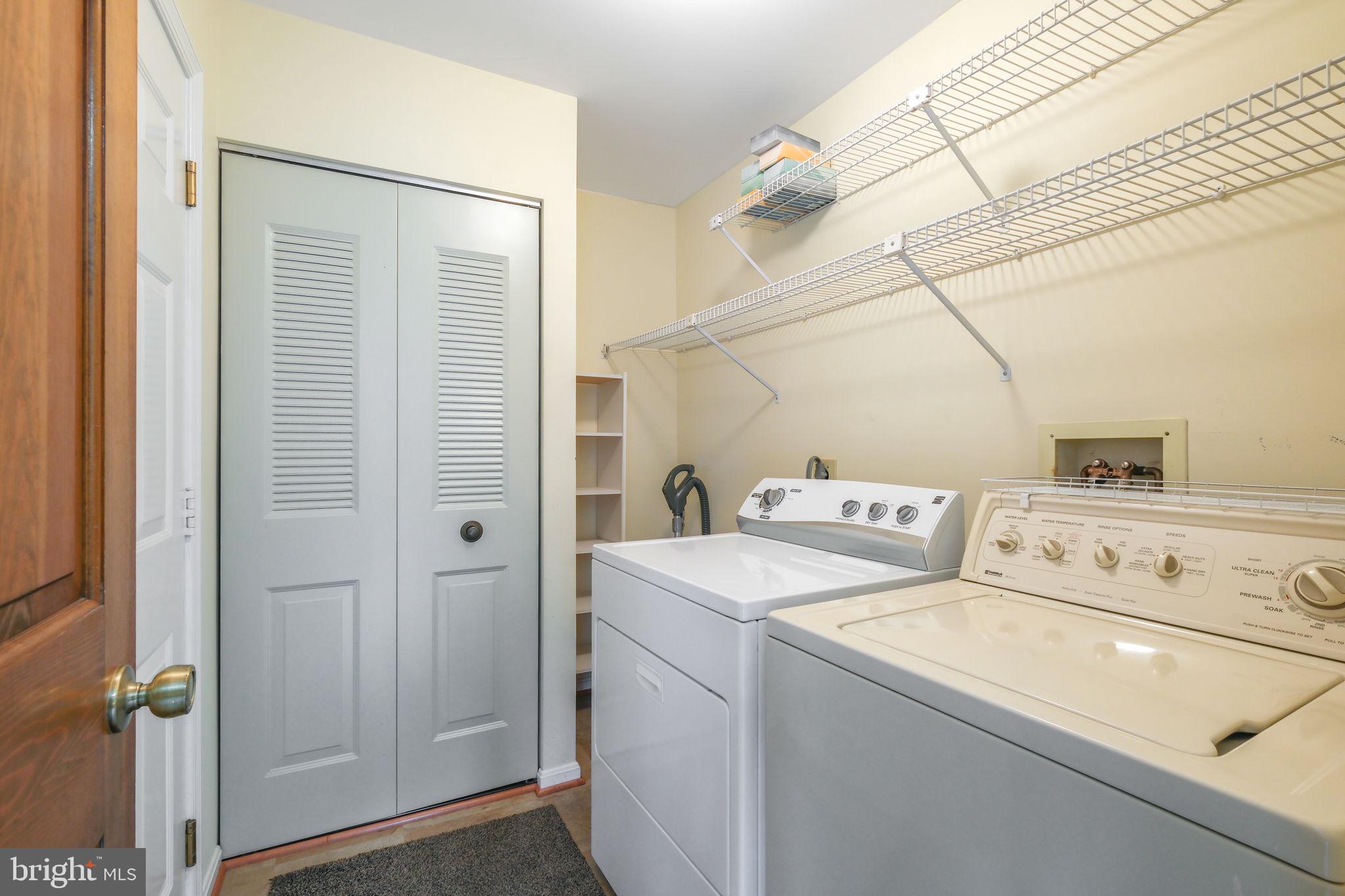 118 Summit Hall Road Gaithersburg, MD 20877 - Photo 17 of 41 Laundry/Mudroom