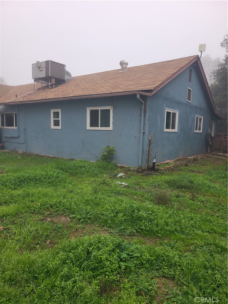 141 Rutherford Lane Oroville, CA 95966 - Photo 3 of 9 a view of a house with yard