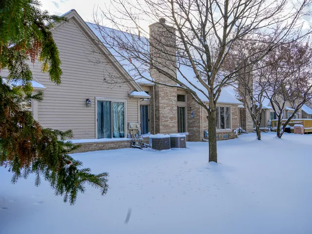 $345,000 | 16767 West Cobblestone, Macomb, MI 48042