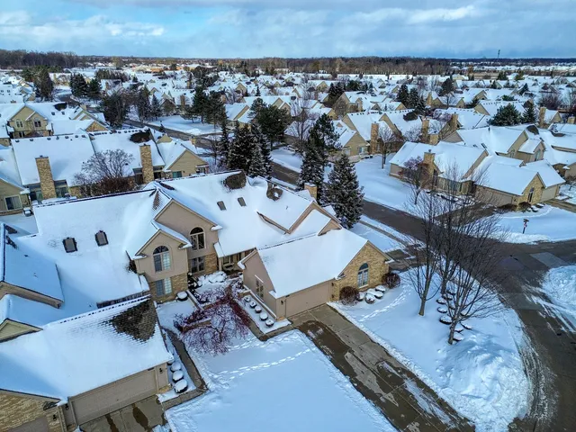 $345,000 | 16767 West Cobblestone, Macomb, MI 48042