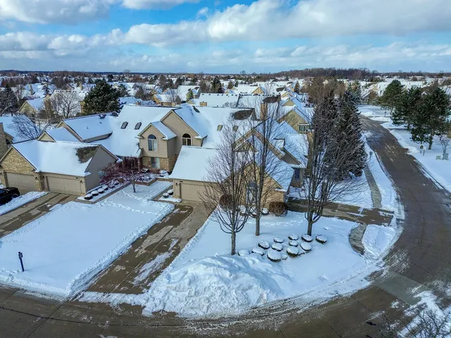 $345,000 | 16767 West Cobblestone, Macomb, MI 48042
