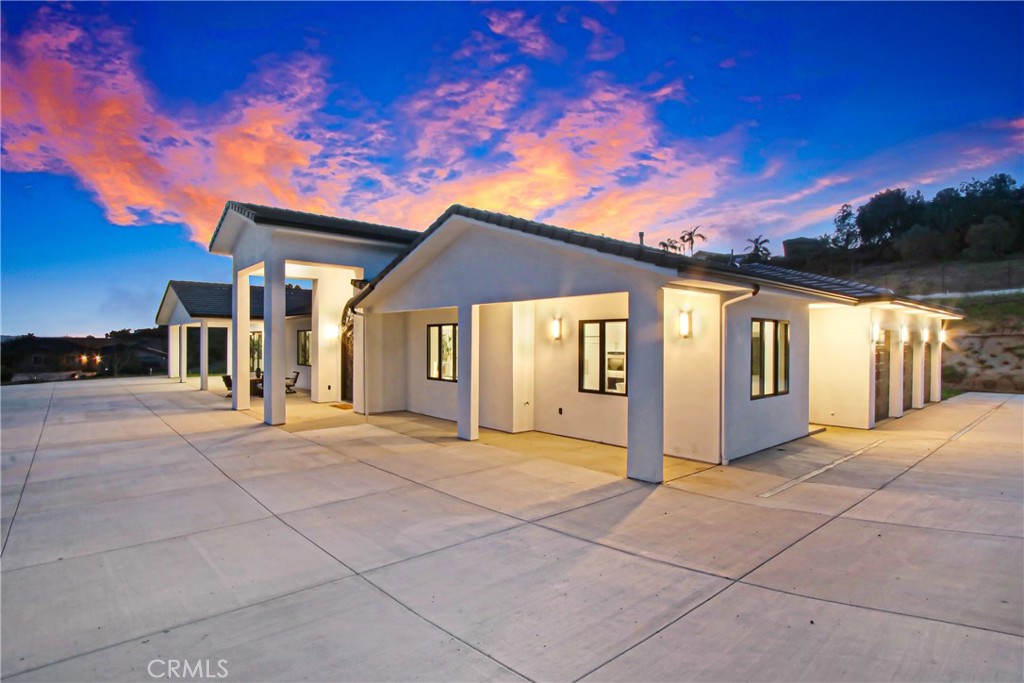 2027 Vía Monserate Fallbrook, CA 92028 - Photo 2 of 45