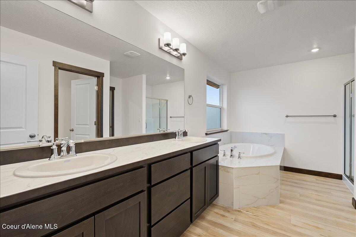 2902 North Neptune Street Post Falls, ID 83854 - Photo 22 of 37 Primary bathroom
