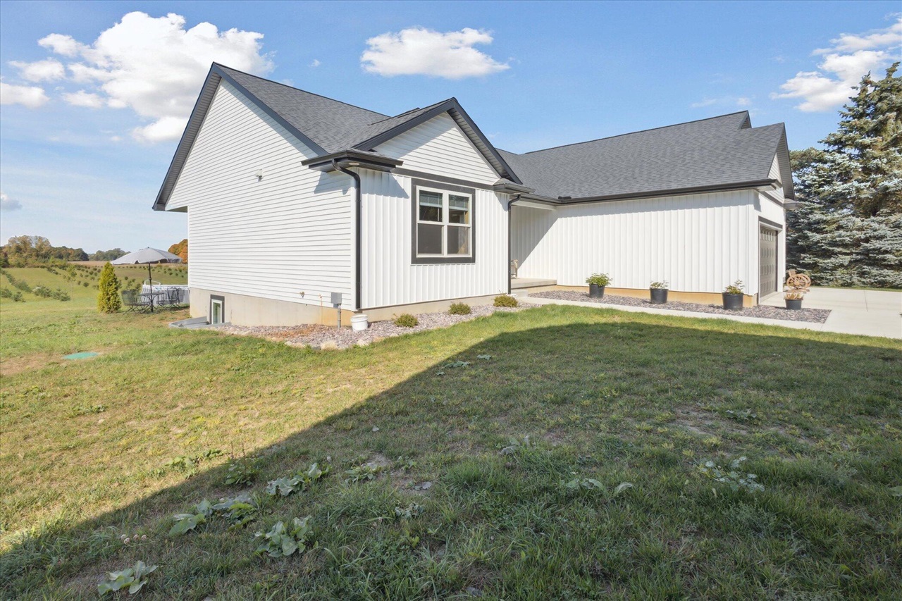 2434 South Cochran Road Charlotte, MI 48813 - Photo 44 of 65 Gallery Image 44