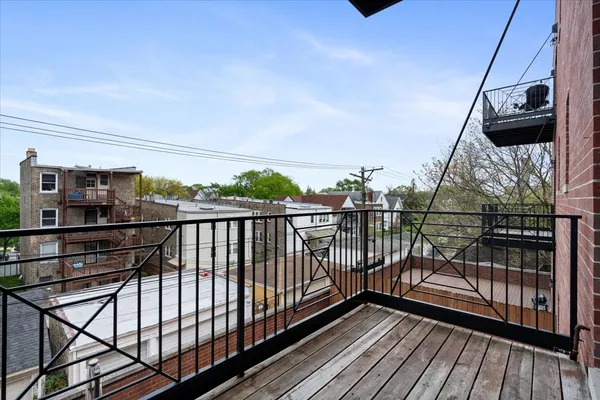 $3,000 | 4141 North Kedzie Avenue, Unit 306, Chicago, IL 60618