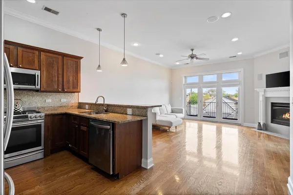 $3,000 | 4141 North Kedzie Avenue, Unit 306, Chicago, IL 60618