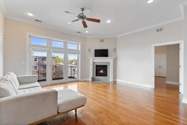 $3,000 | 4141 North Kedzie Avenue, Unit 306, Chicago, IL 60618
