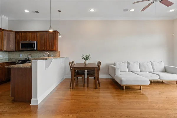 $3,000 | 4141 North Kedzie Avenue, Unit 306, Chicago, IL 60618
