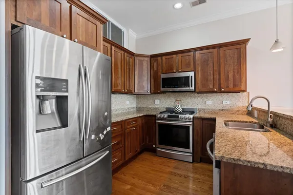 $3,000 | 4141 North Kedzie Avenue, Unit 306, Chicago, IL 60618