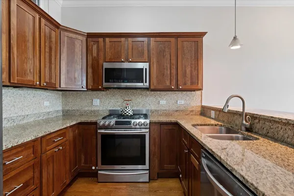 $3,000 | 4141 North Kedzie Avenue, Unit 306, Chicago, IL 60618