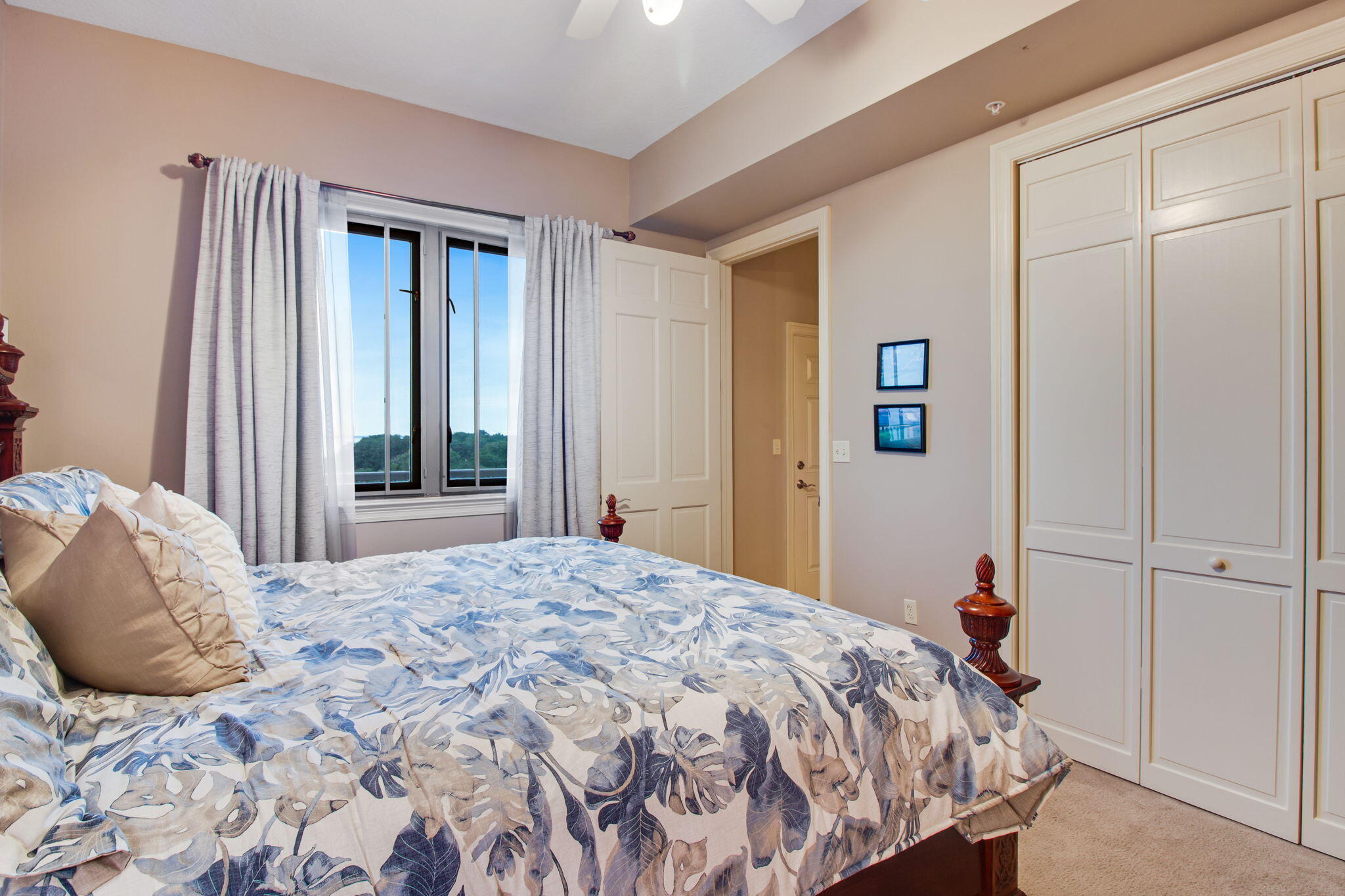 5 Calhoun Avenue, Unit 606 Destin, FL 32541 - Photo 29 of 37 a bedroom with a bed and a window