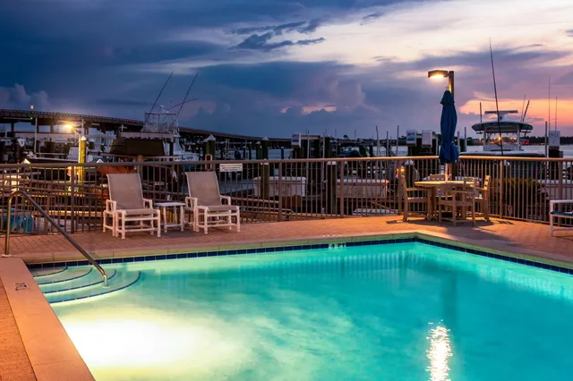 a view of a park with furniture