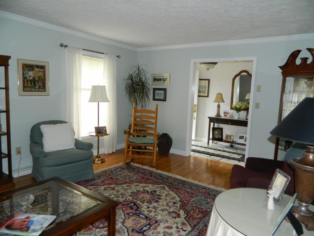 2132 Heatherly Road Kingsport, TN 37660 - Photo 2 of 32 Living Room