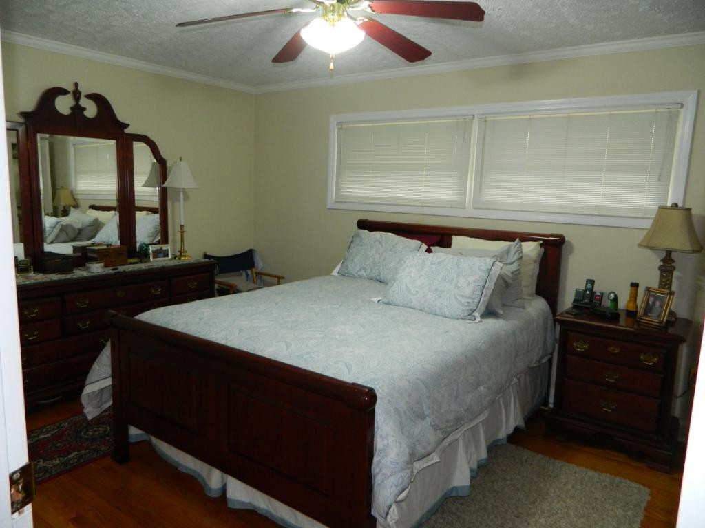 2132 Heatherly Road Kingsport, TN 37660 - Photo 12 of 32 Master Bedroom
