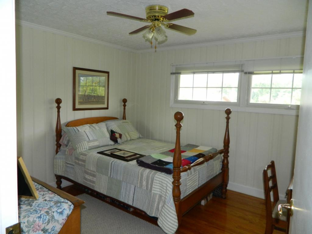 2132 Heatherly Road Kingsport, TN 37660 - Photo 15 of 32 Bedroom 2