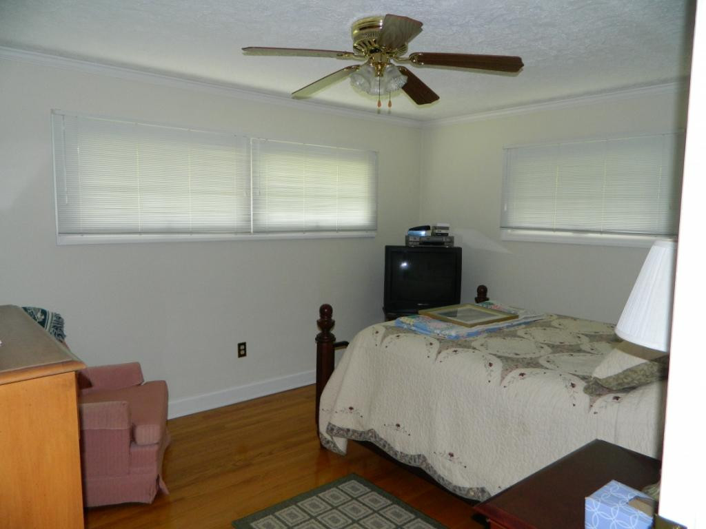 2132 Heatherly Road Kingsport, TN 37660 - Photo 16 of 32 Bedroom 3