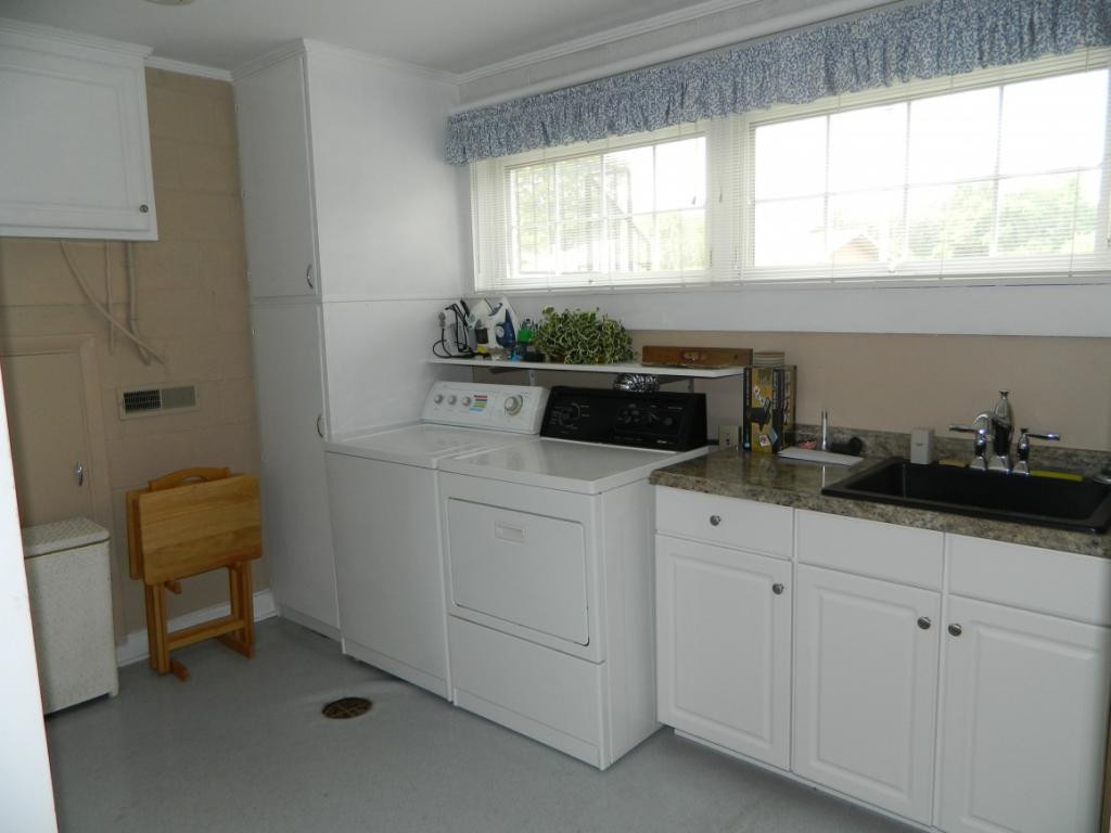 2132 Heatherly Road Kingsport, TN 37660 - Photo 23 of 32 Laundry Room