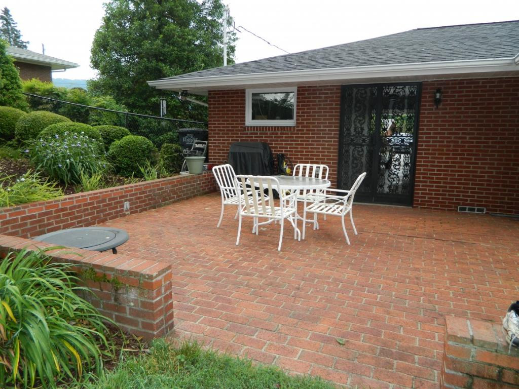 2132 Heatherly Road Kingsport, TN 37660 - Photo 26 of 32 2nd Patio