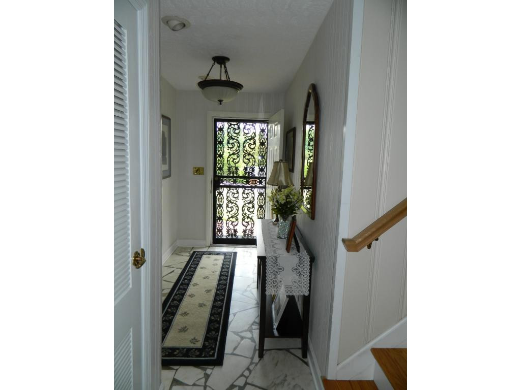 2132 Heatherly Road Kingsport, TN 37660 - Photo 4 of 32 Foyer