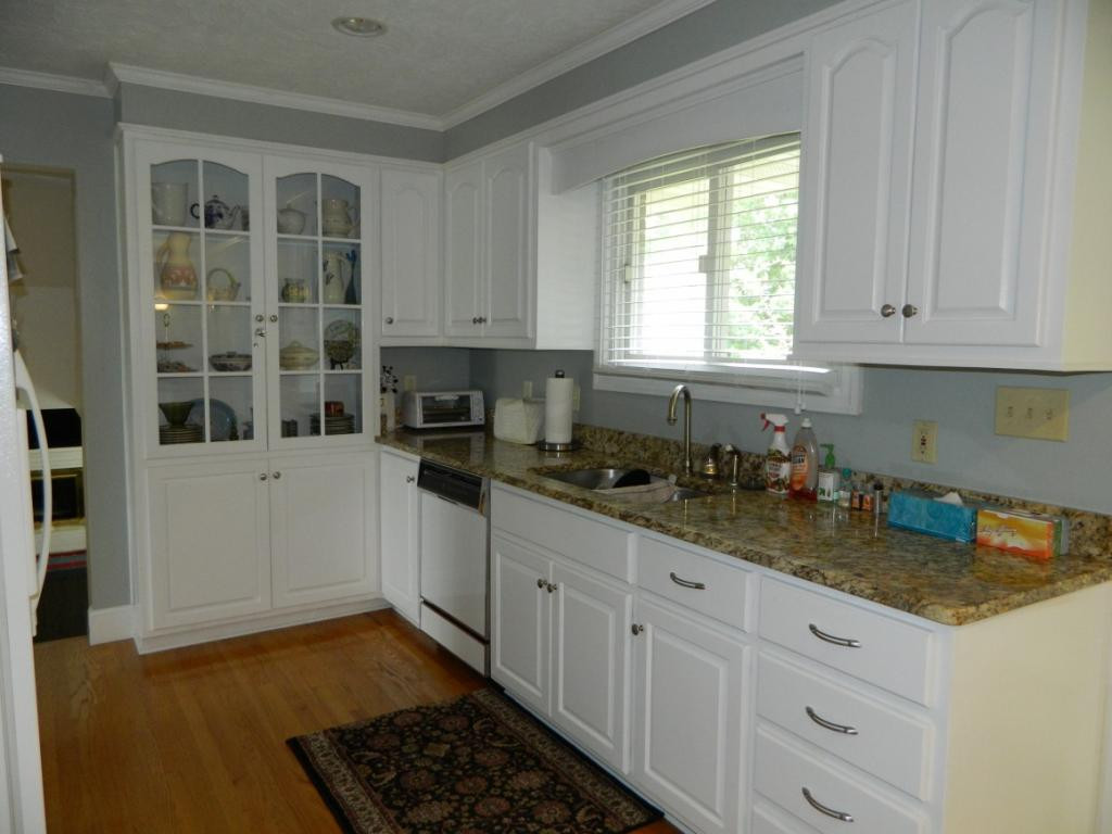 2132 Heatherly Road Kingsport, TN 37660 - Photo 6 of 32 Updated Kitchen