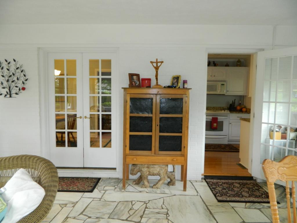 2132 Heatherly Road Kingsport, TN 37660 - Photo 10 of 32 Sunroom