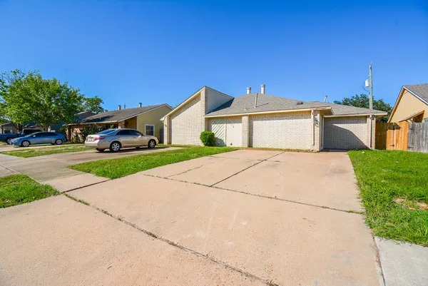 $1,425 | 16518 Monte Carlo Lane, Houston, TX 77053