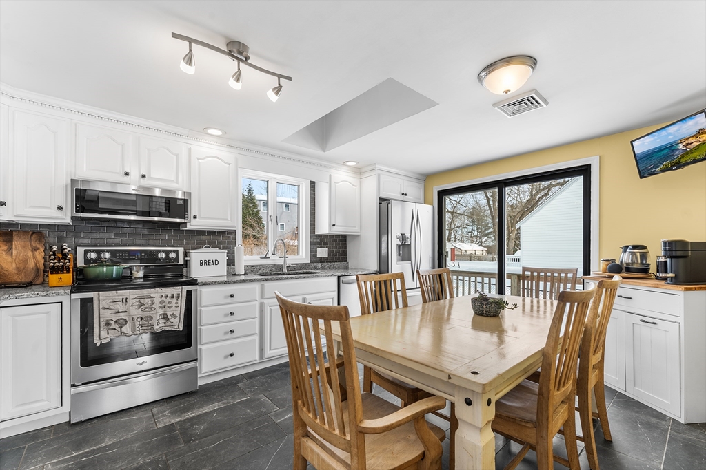 20 Edith Road Weymouth, MA 02189 - Photo 4 of 36