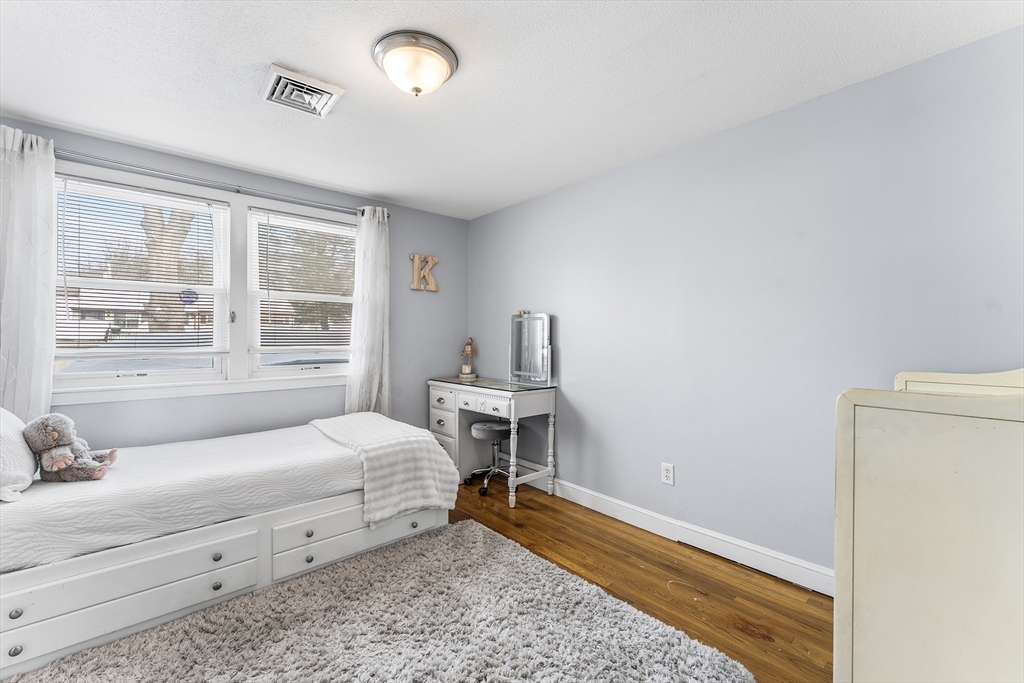 20 Edith Road Weymouth, MA 02189 - Photo 10 of 36