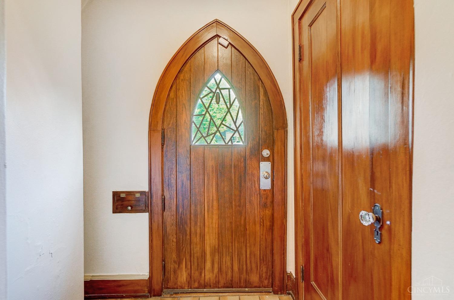 7526 Montgomery Road Cincinnati, OH 45236 - Photo 4 of 58